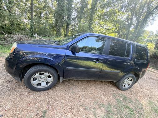 Blue 2014 Honda Pilot LX