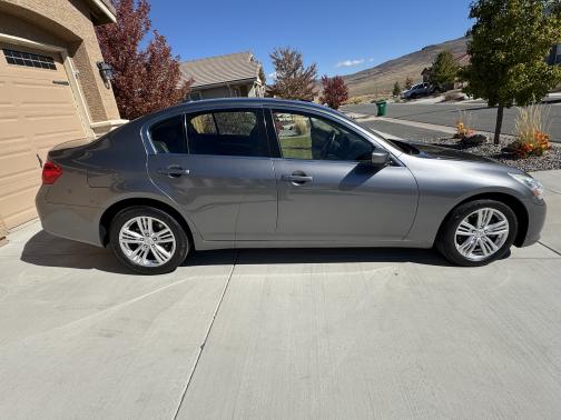 2013 INFINITI G37 x