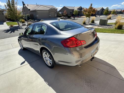 2013 INFINITI G37 x