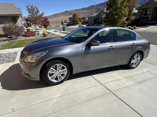 2013 INFINITI G37 x