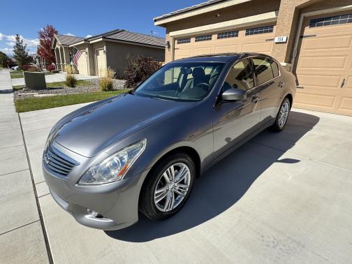 2013 INFINITI G37 x