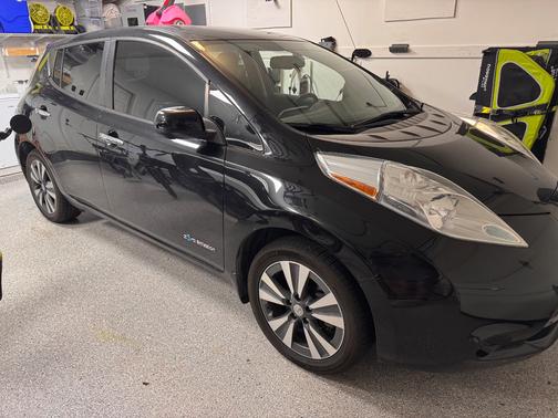 Black 2015 Nissan Leaf SL