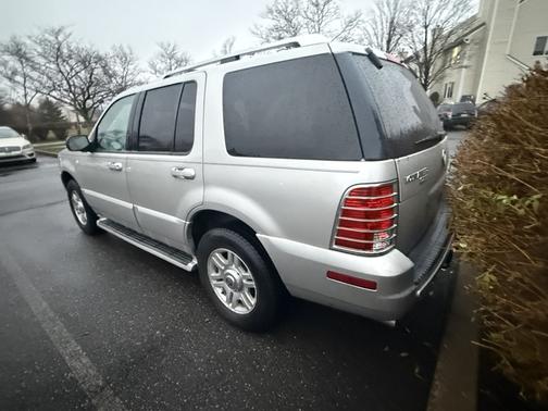 2004 Mercury Mountaineer Luxury