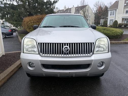 2004 Mercury Mountaineer Luxury