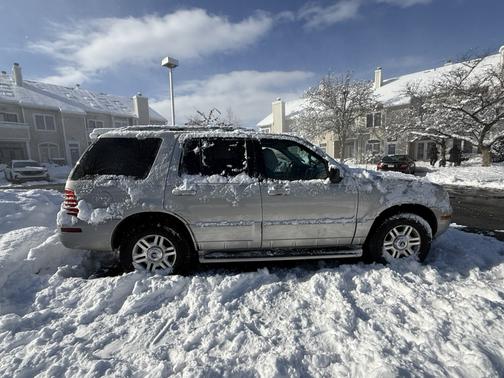 2004 Mercury Mountaineer Luxury