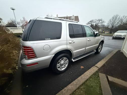2004 Mercury Mountaineer Luxury