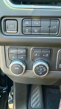 Black 2022 GMC Yukon SLT