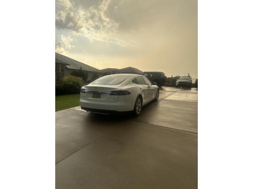 2015 Tesla Model S 90D