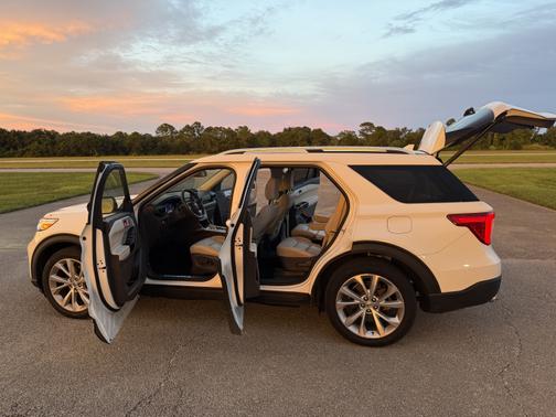 2022 Ford Explorer Platinum