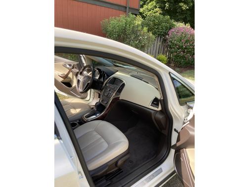 Photo 5 of 13 of 2013 Buick Verano Leather