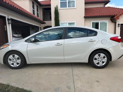 White 2015 Kia Forte LX