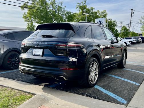 2019 Porsche Cayenne E-Hybrid Base
