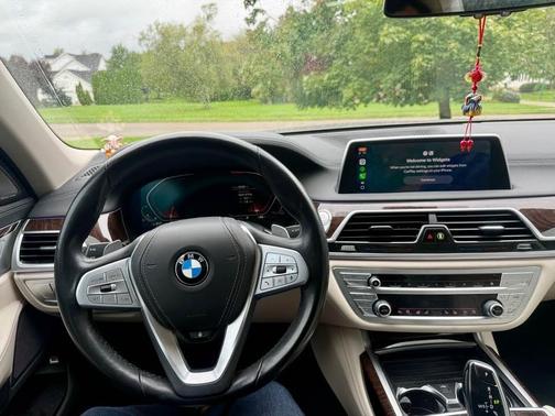 Gray 2022 BMW 740 i xDrive