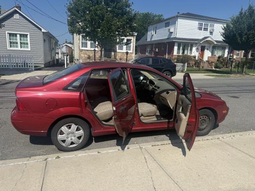 2005 Ford Focus ZX4 S