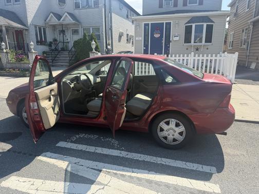 2005 Ford Focus ZX4 S