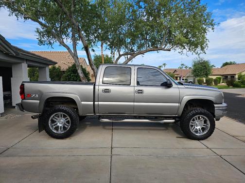 Gray 2006 Chevrolet Silverado 1500 LT Crew Cab