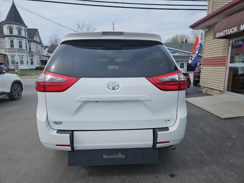 2020 Toyota Sienna LE