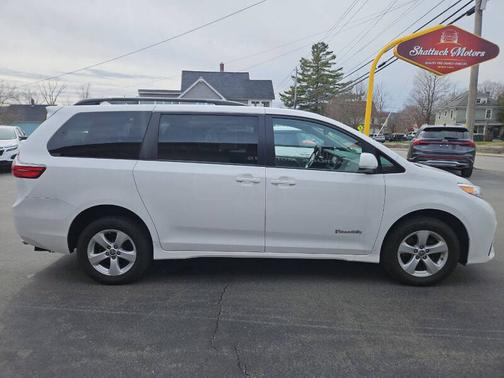 2020 Toyota Sienna LE