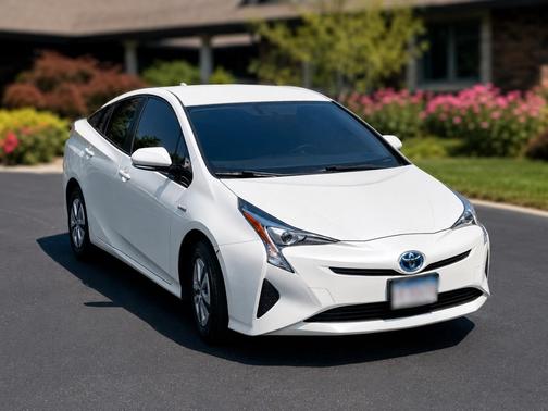 White 2016 Toyota Prius Two Eco