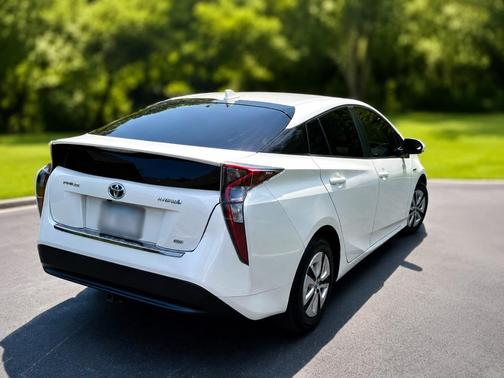 White 2016 Toyota Prius Two Eco