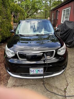 Black 2016 Kia Soul EV Base
