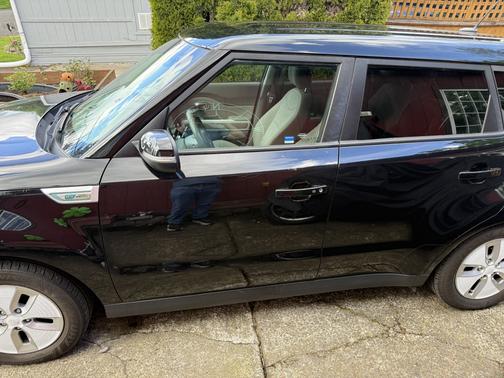 Black 2016 Kia Soul EV Base