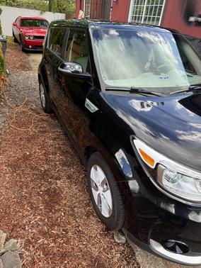 Black 2016 Kia Soul EV Base