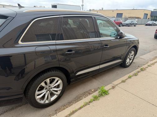 Black 2017 Audi Q7 3.0T Premium