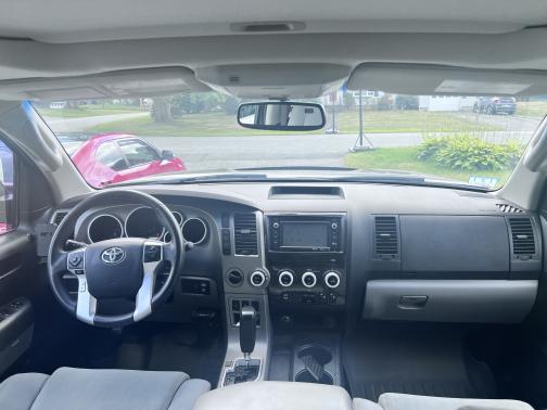 2014 Toyota Sequoia SR5