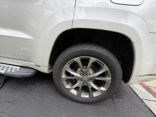 White 2019 Jeep Grand Cherokee Summit