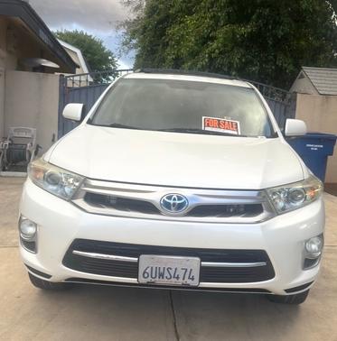 White 2012 Toyota Highlander Hybrid Limited