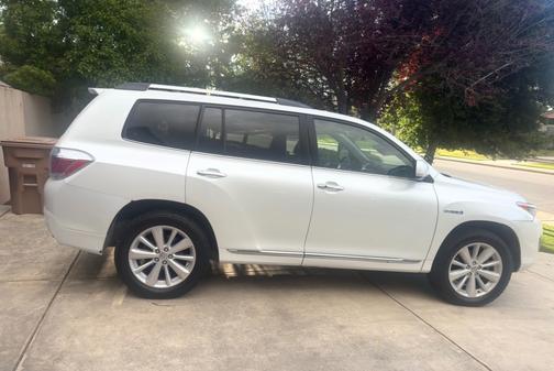 White 2012 Toyota Highlander Hybrid Limited