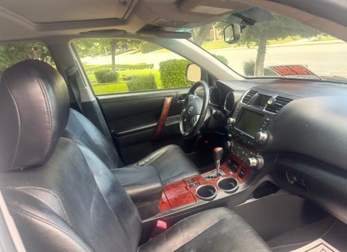 White 2012 Toyota Highlander Hybrid Limited