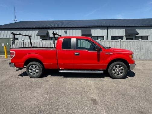 Red 2014 Ford F-150 XLT