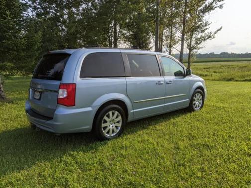 Photo 2 of 2 of 2012 Chrysler Town & Country Touring