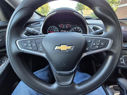 Gold 2023 Chevrolet Malibu 1LS