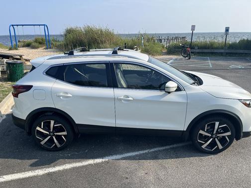 White 2022 Nissan Rogue Sport SL
