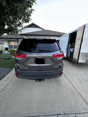 Gray 2018 Toyota Highlander SE