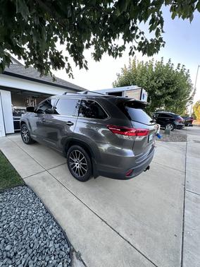 Gray 2018 Toyota Highlander SE