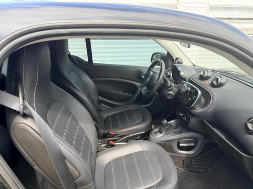 Blue 2017 smart ForTwo Electric Drive Prime