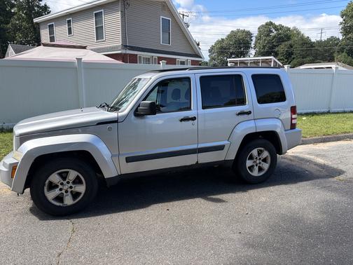 Gray 2010 Jeep Liberty Sport