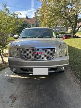 Gray 2007 GMC Yukon XL Denali