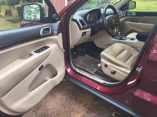 Red 2018 Jeep Grand Cherokee Limited