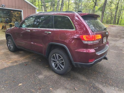 Red 2018 Jeep Grand Cherokee Limited