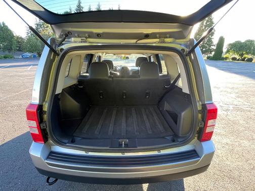 Silver 2016 Jeep Patriot Sport