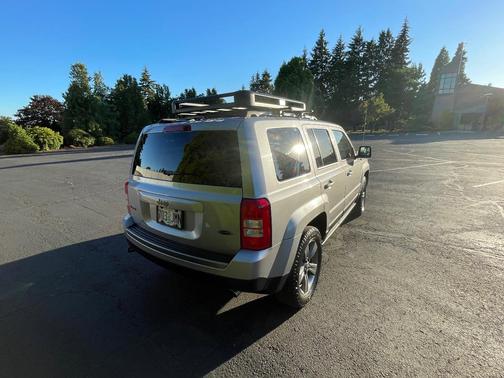 Silver 2016 Jeep Patriot Sport