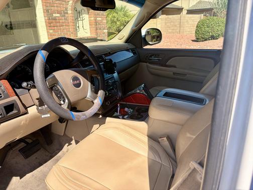 White 2007 GMC Yukon SLT