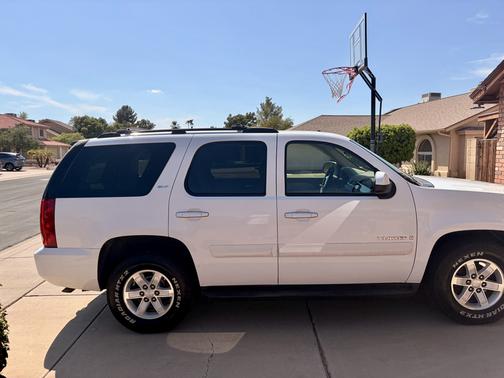 White 2007 GMC Yukon SLT