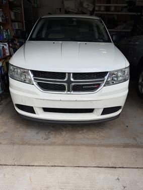 White 2018 Dodge Journey SE