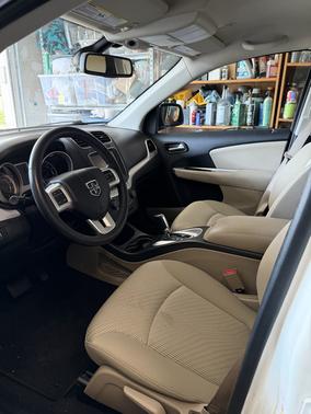 White 2018 Dodge Journey SE